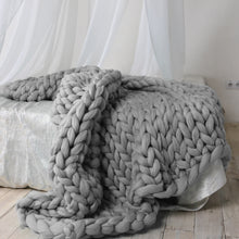Load image into Gallery viewer, Livingandhome Chunky Knit Throw Blanket Handwoven Home Decor