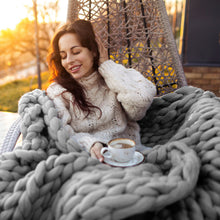Load image into Gallery viewer, Livingandhome Chunky Knit Throw Blanket Handwoven Home Decor