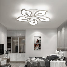 Load image into Gallery viewer, Livingandhome Elegant Floral Shape Energy-efficient LED Ceiling Light, LG0622